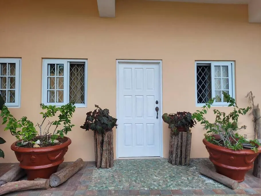Sunbreeze Ocho Rios - A Spacious, Homely Apartment