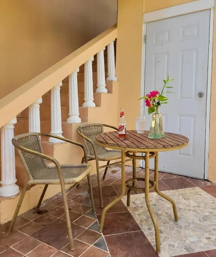 Sunbreeze Ocho Rios - A Spacious, Homely Apartment 0*,